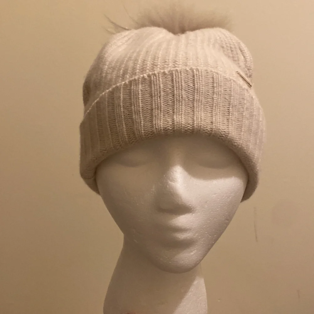 WOOLRICH KOHN TICH & BROS HAT WITH FUR RACCOON POM POM . Size M